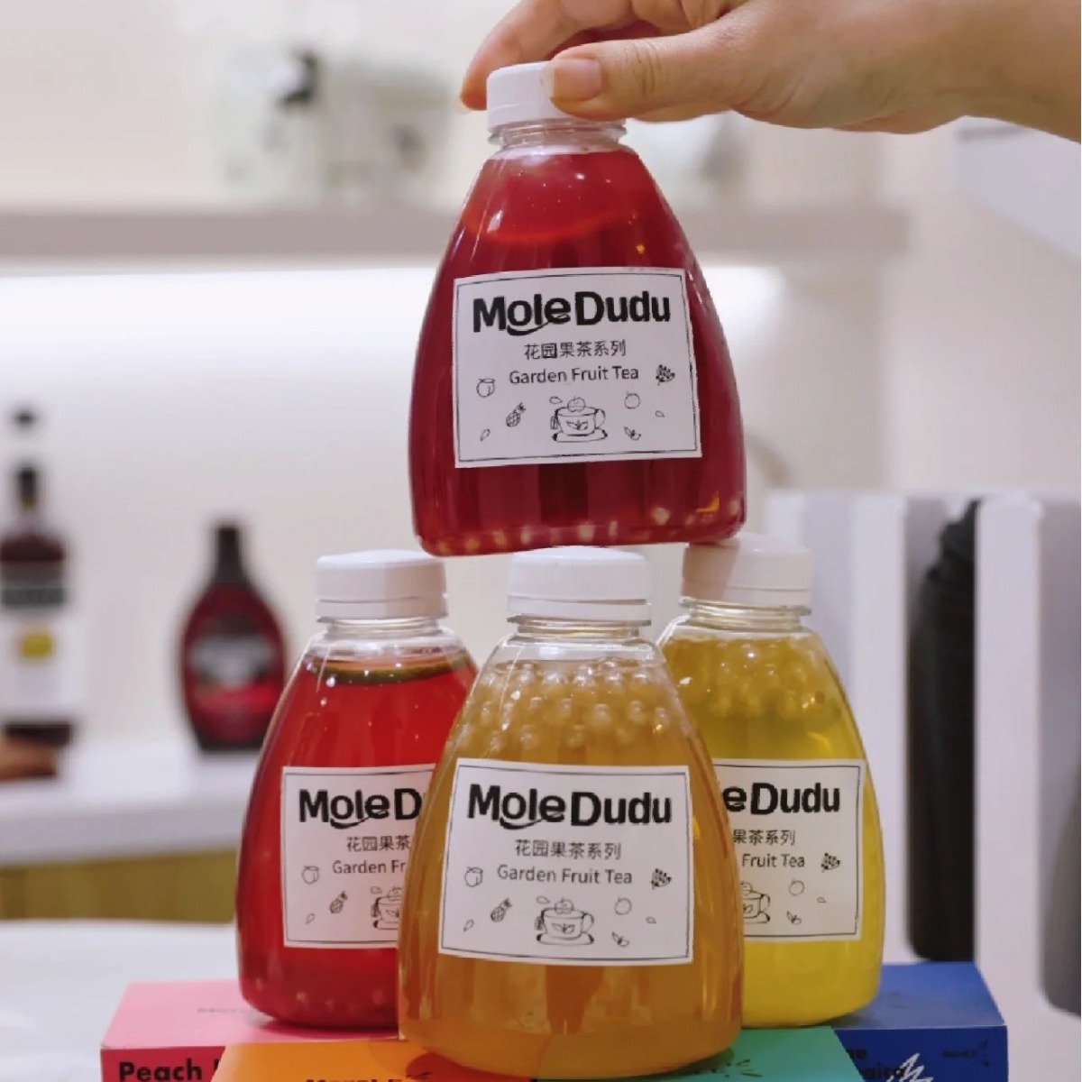 550ml Creative Design Triangle Shape Plastic Juice Bottle plastic PET bottles drinks, cold coffee disposable beverage bottle