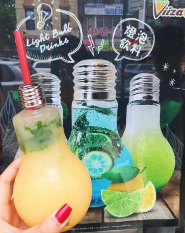 400ml 500ml 700ml Empty Light Bulb Bottle Led Wholesale Bubble Tea Plastic Bottle for Juice Drinks with Straw Drink Containers