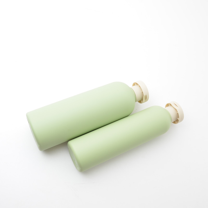 Luxury 500ml Frosted Matte Green Soft Touch Squeeze Hotel Shampoo Shower Gel Container HDPE Empty Plastic Bottle with Disc Cap