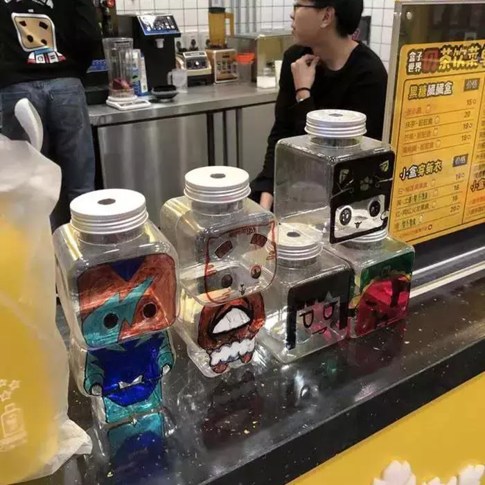 500ml/16oz Robot PET Juice Water Container Plastic Packaging Boba Bubble Drink Bottle with Straw Hole Lid Cute Kids Drinking Cup