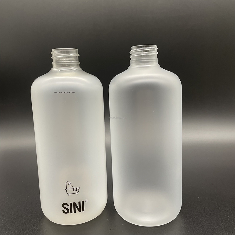 Custom 250ml 500ml 8oz 16oz Boston Round Room Matte Spray Bottle Clear PET Fine Mist Frosted Spray Bottle for Cleaning Solutions