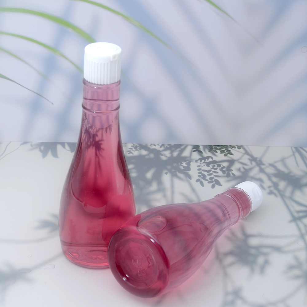 Wholesale Plastic Sauce Bottle Ketchup Mayonnaise Empty Honey Container Customized Logo Clear Bottle with Flip Lid