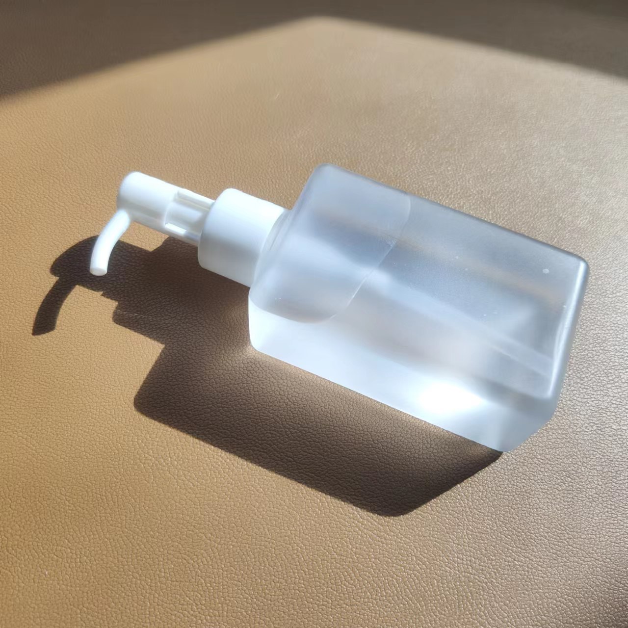 Shampoo Bottle With Disc Cap 250ml 300ml 500ml HDPE Lotion Bottle body wash Liquid soap Bottle with Pump Dispenser Trigger Spray