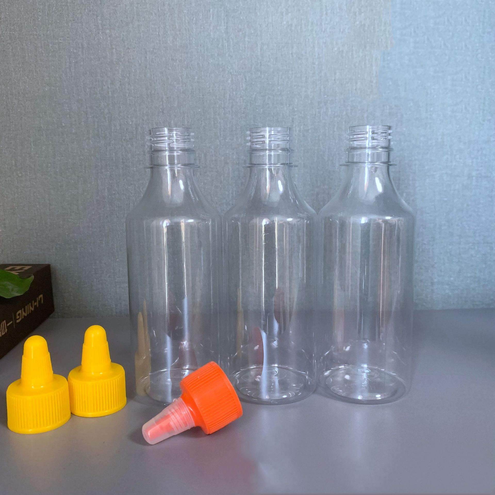 sriracha sauce dispenser bottle 250ml 8oz 500ml For Barbecue Hot sauce bottle PET plastic soft squeeze bottle with Twist Top Cap