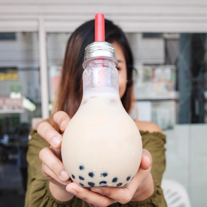 Plastic Juice Bottles 300ml 400ml 500ml Juice Bottle Bulb Shape Plastic Cup Empty Juice Milk Dispenser with Screw Cap