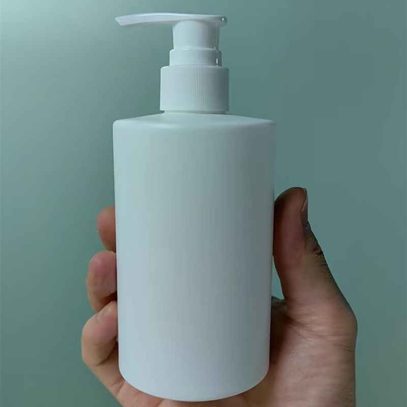 Wholesale 300ml 500ml 750ml Luxury Plush Eco friendly PET PE Plastic Shampoo Dispenser Lotion Pump Bottle with Custom Logo Label