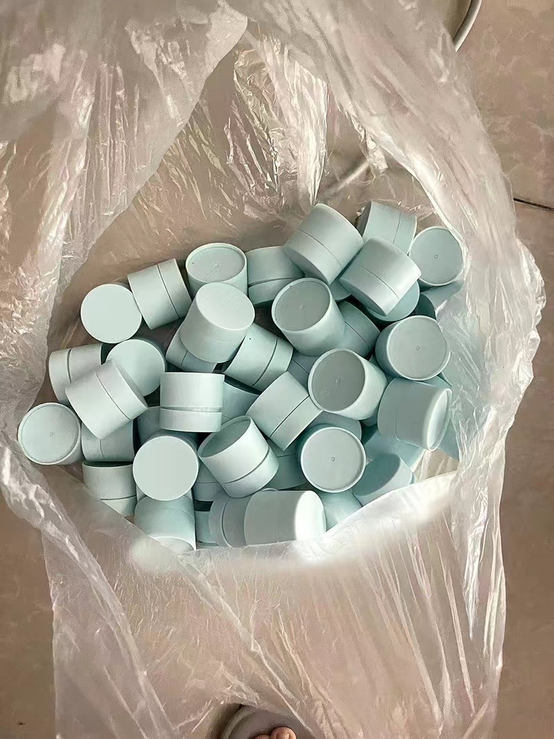 Wholesale 100g Matte Black White Blue Pink plastic cosmetic cream jar with lid P cosmetic packaging face cream container