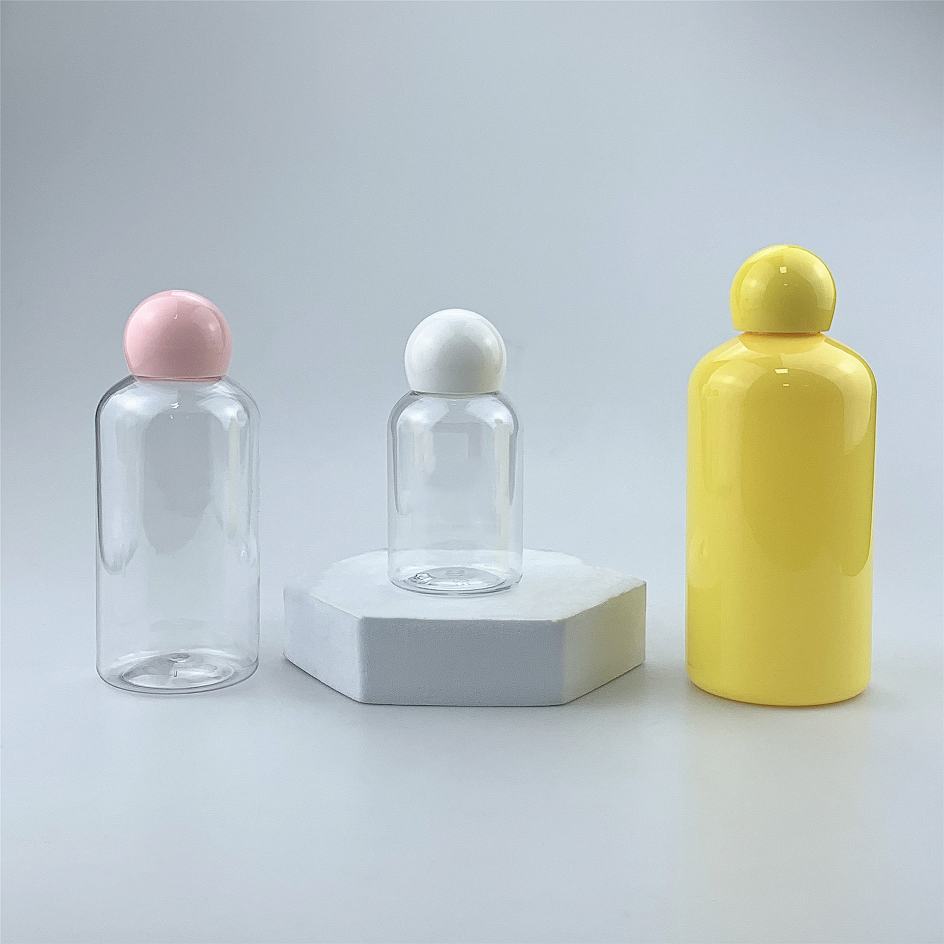 Cute Ball Cap Bottle With Plug Stopper 40ml 100ml 200ml 300ml PET Plastic Toner Bottle Pure Dew Cosmetic Liquid Oil Dispenser