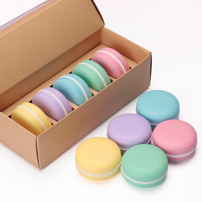 Custom Candy Color 5G 10G Macaron Lip Balm Container Empty Plastic Cosmetic Makeup Eye Cream Jar with Lid Luxury Blush Container