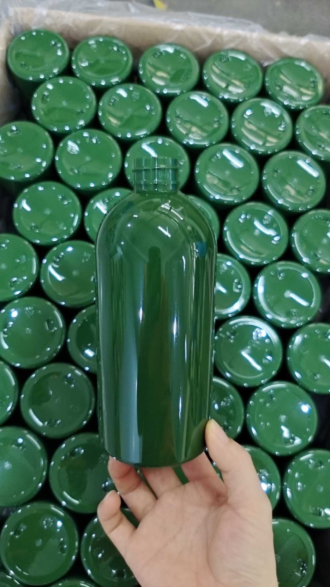 Matte Green 8oz 16oz 250ml 500ml Food Grade PE Plastic Olive Oil Squeeze Bottle with Twist Top Spout Cap Ketchup Sauce Dispenser